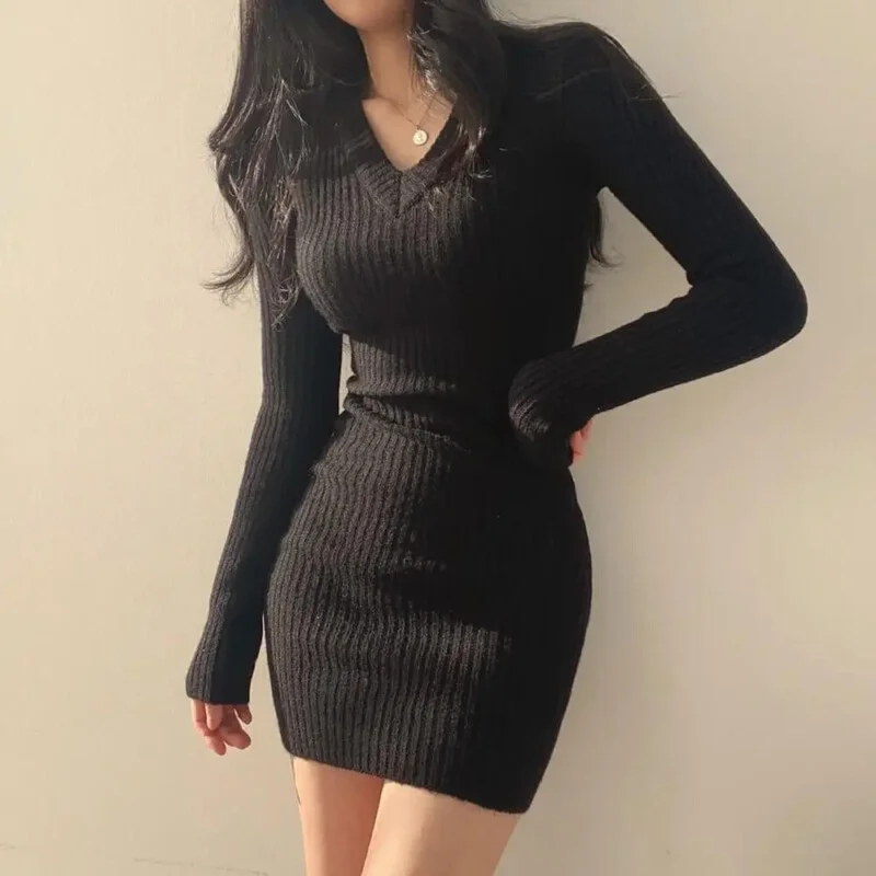 Black Long sleeve v neck knitted dress (3)